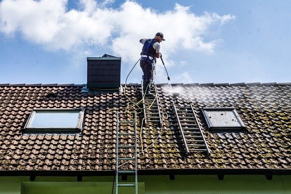 What Does Roof Pressure Cleaning Do